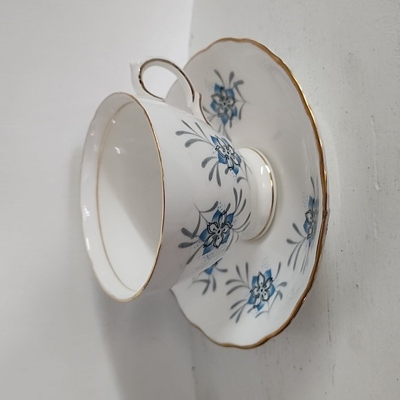 Colclough Vintage Tea Cup & Saucer Bone China England Blue Flower Gold - Picture 4 of 8